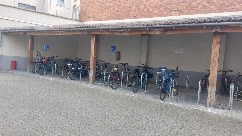 abris vélo au BOTA, soutenu par Fonds Bikes in Brussels