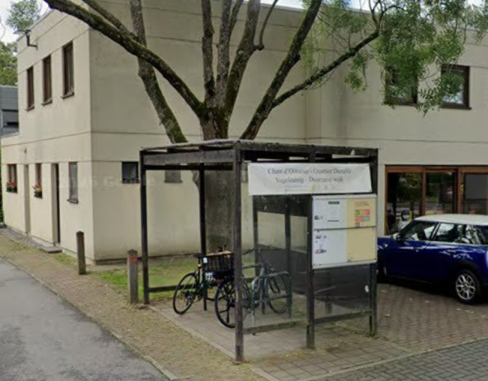 quartier durable du Chant d’Oiseau : abri à vélos destiné aux usagers du centre communautaire du Chant d’Oiseau, de la bibliothèque et de la crèche.